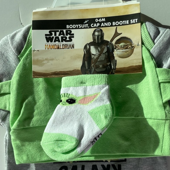 Baby Yoda Onesie 3-Piece - Picture 11 of 12